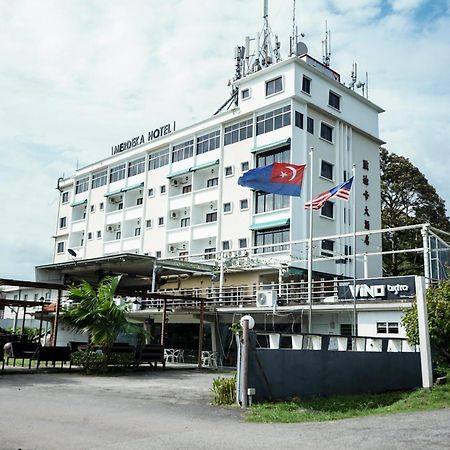 Merdeka Hotel Keluang Kültér fotó