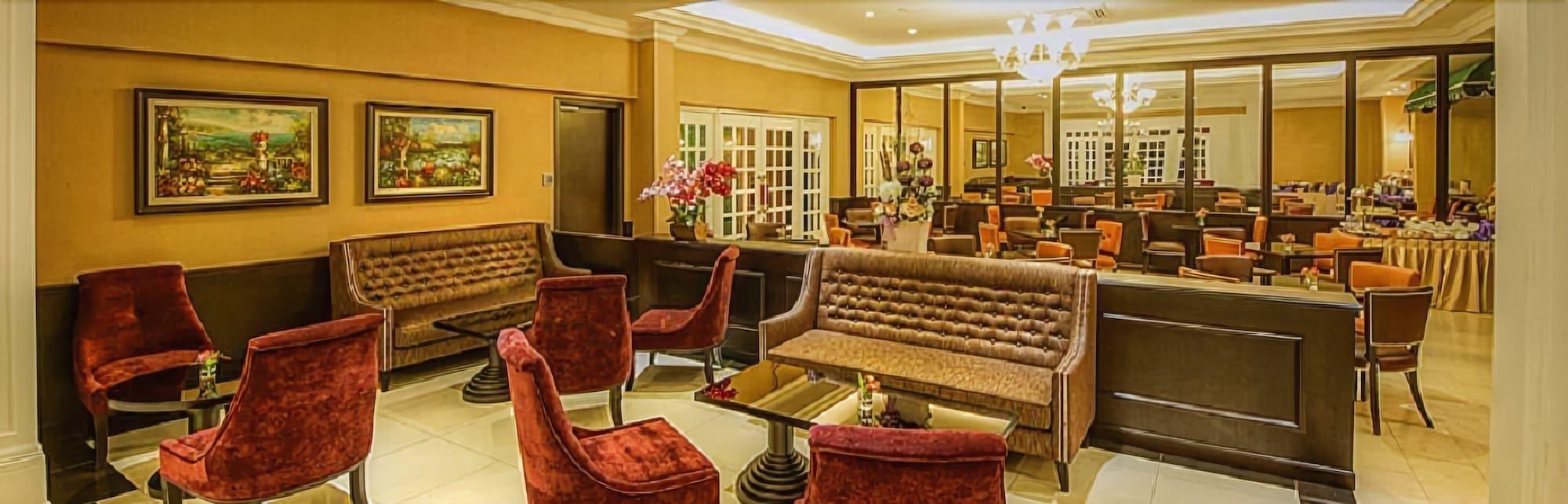 Merdeka Hotel Keluang Kültér fotó