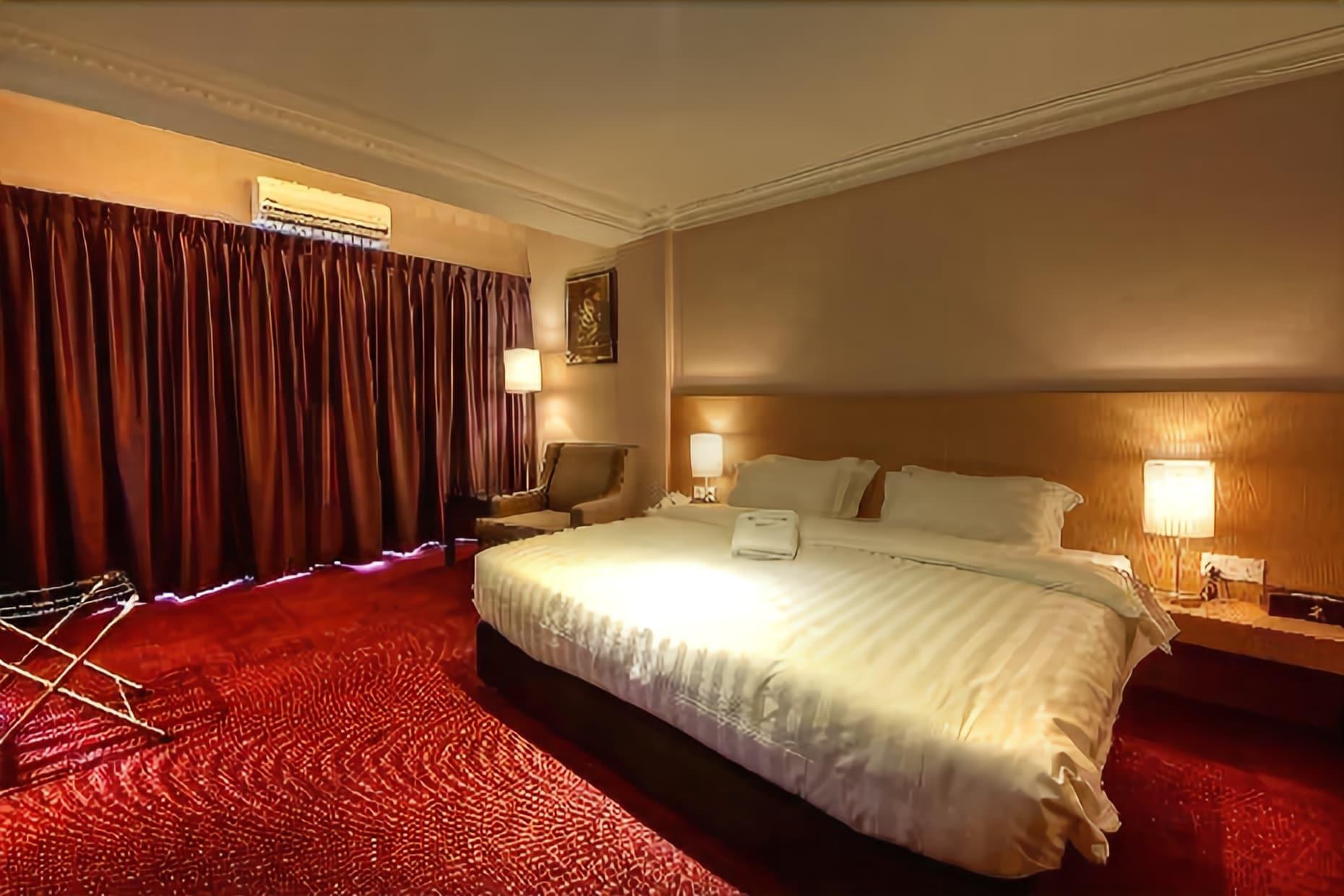 Merdeka Hotel Keluang Kültér fotó