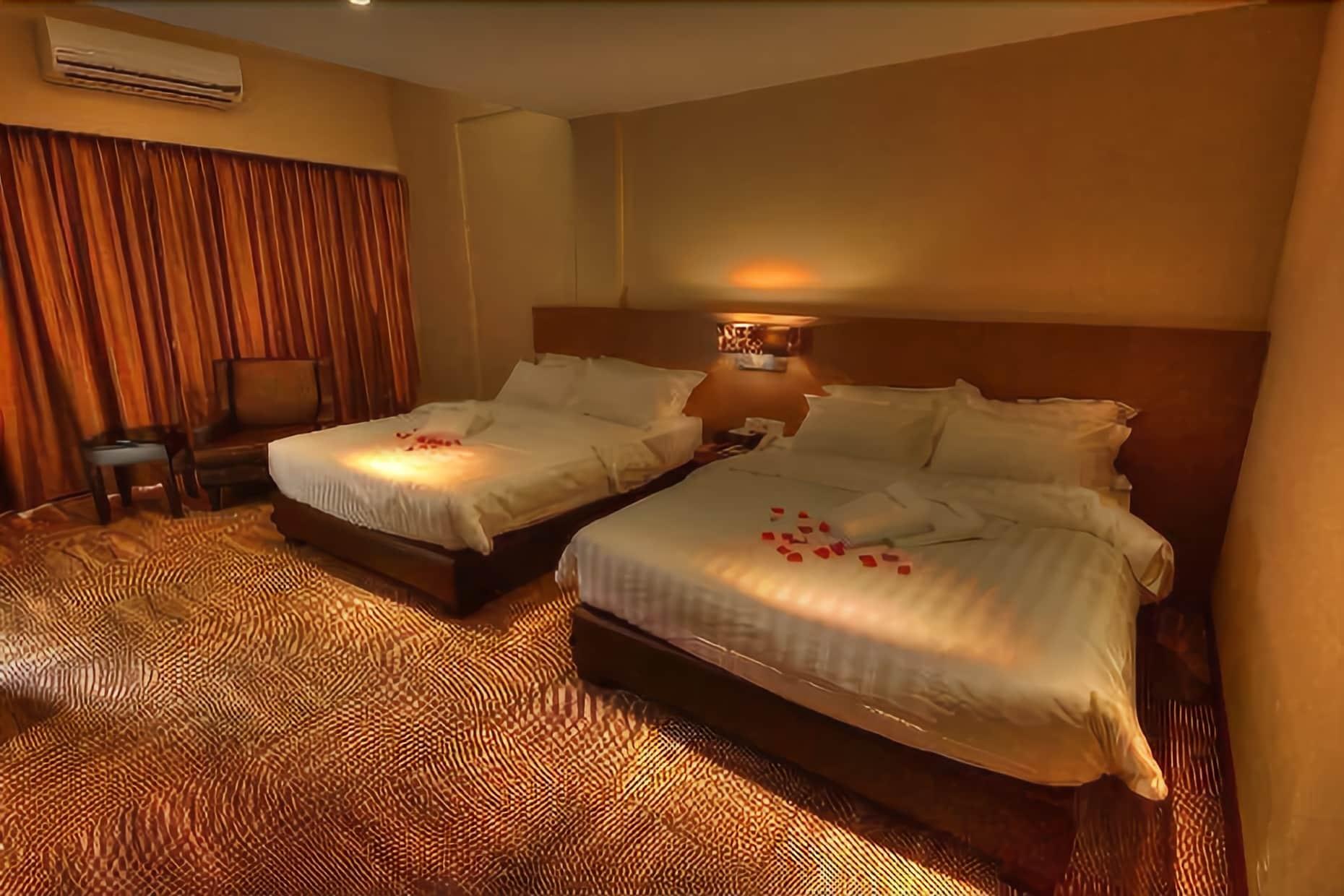 Merdeka Hotel Keluang Kültér fotó