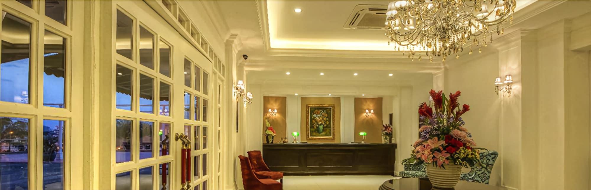 Merdeka Hotel Keluang Kültér fotó