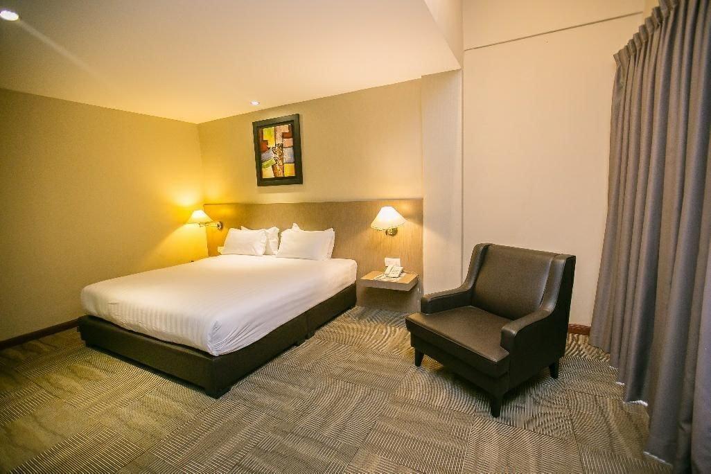 Merdeka Hotel Keluang Kültér fotó