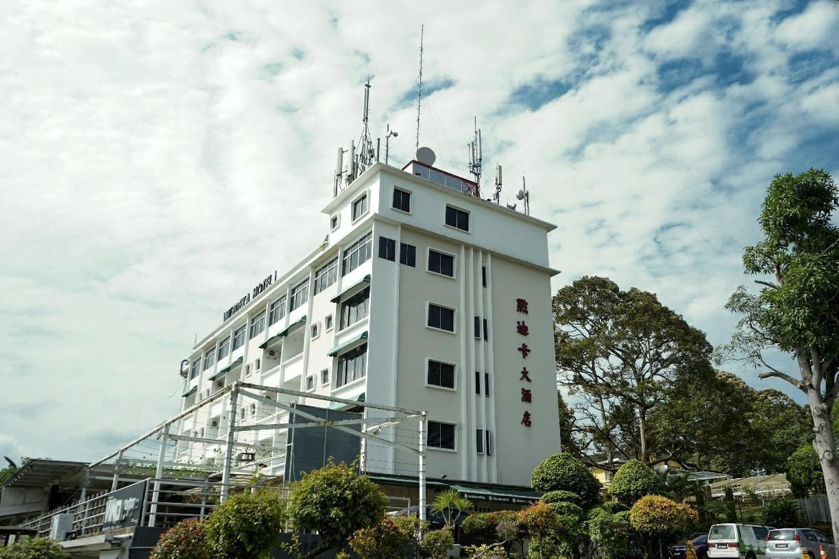 Merdeka Hotel Keluang Kültér fotó