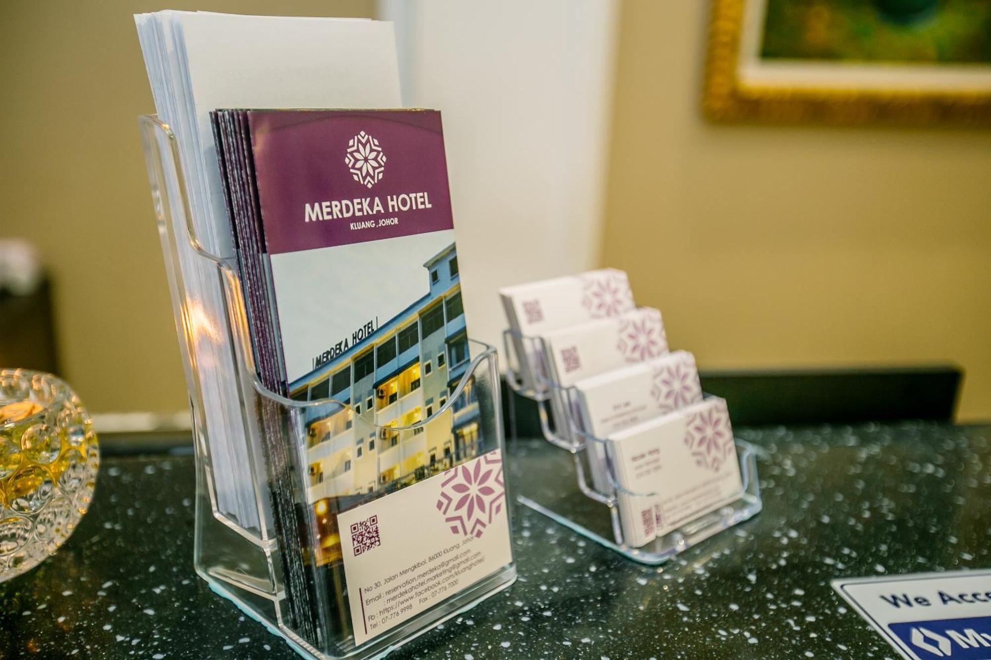 Merdeka Hotel Keluang Kültér fotó