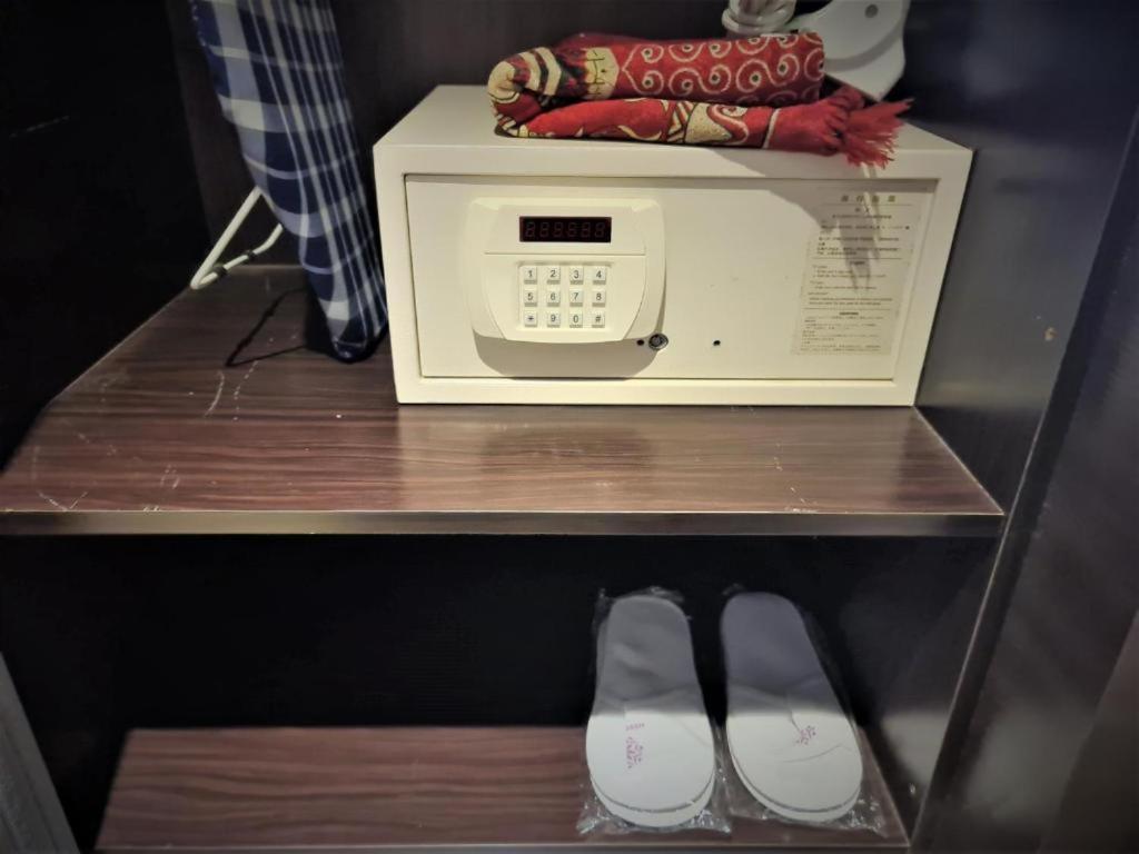 Merdeka Hotel Keluang Kültér fotó