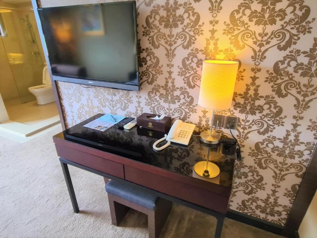 Merdeka Hotel Keluang Kültér fotó