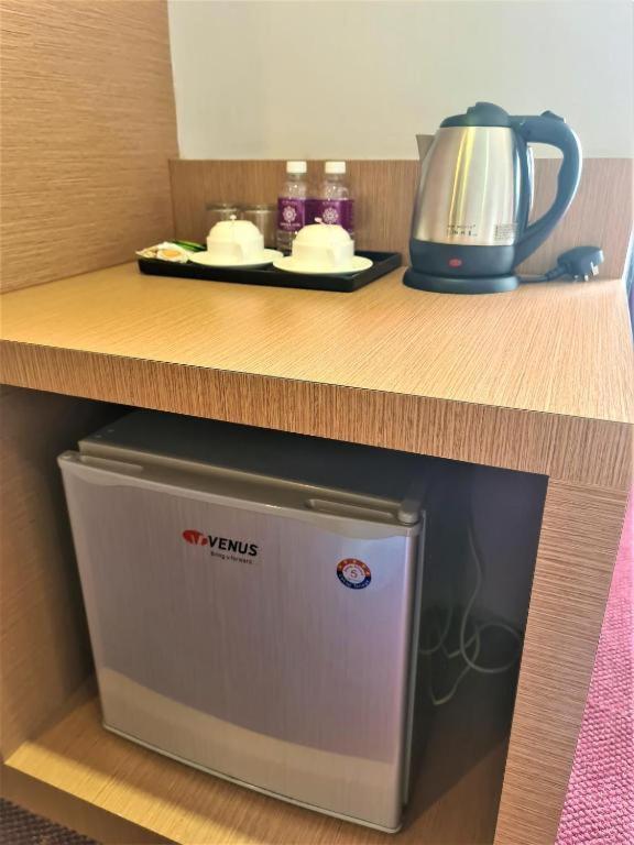 Merdeka Hotel Keluang Kültér fotó