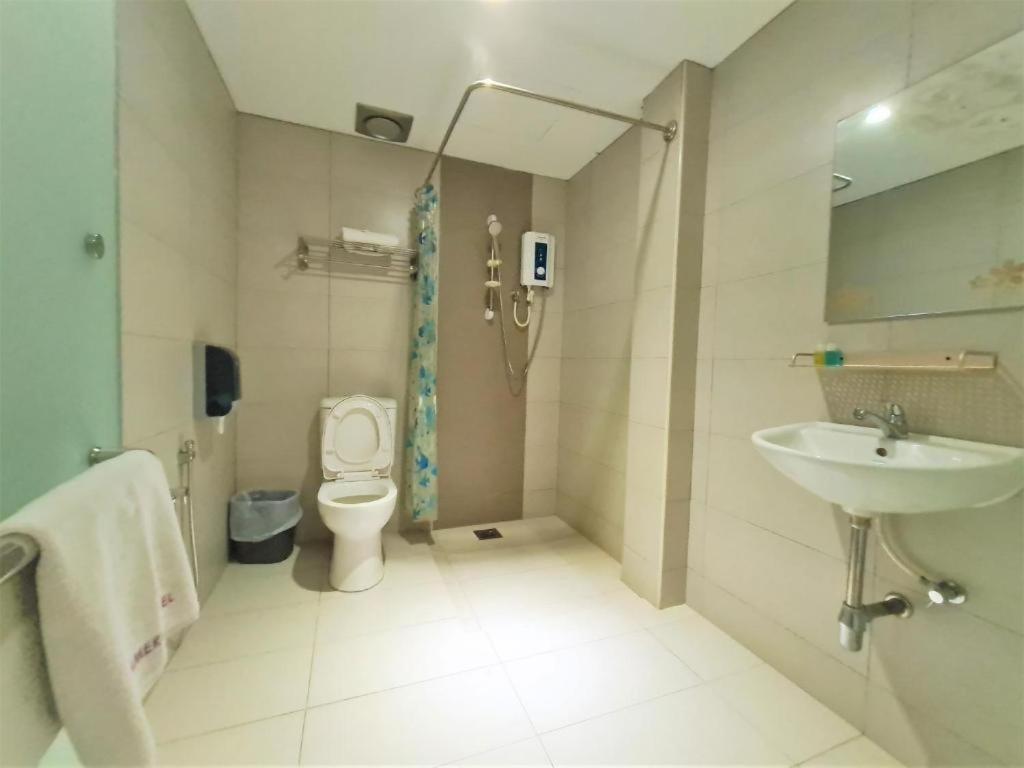 Merdeka Hotel Keluang Kültér fotó