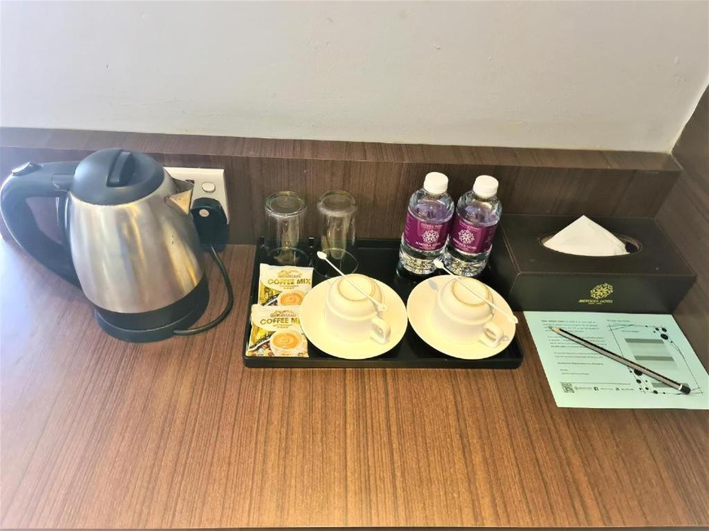 Merdeka Hotel Keluang Kültér fotó