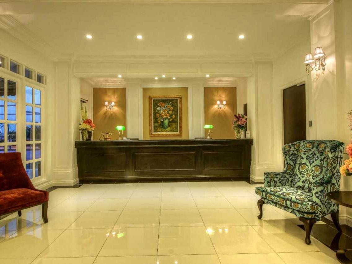 Merdeka Hotel Keluang Kültér fotó